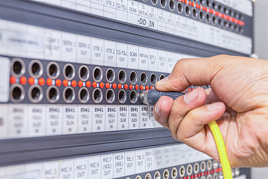 申请拍卖资质证书需要什么材料？要多少钱？